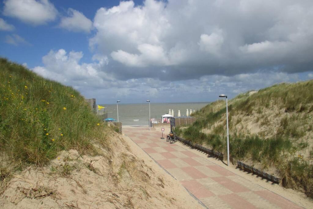 Appartement Residentie Astrid Met Private Parking Bredene Exteriér fotografie